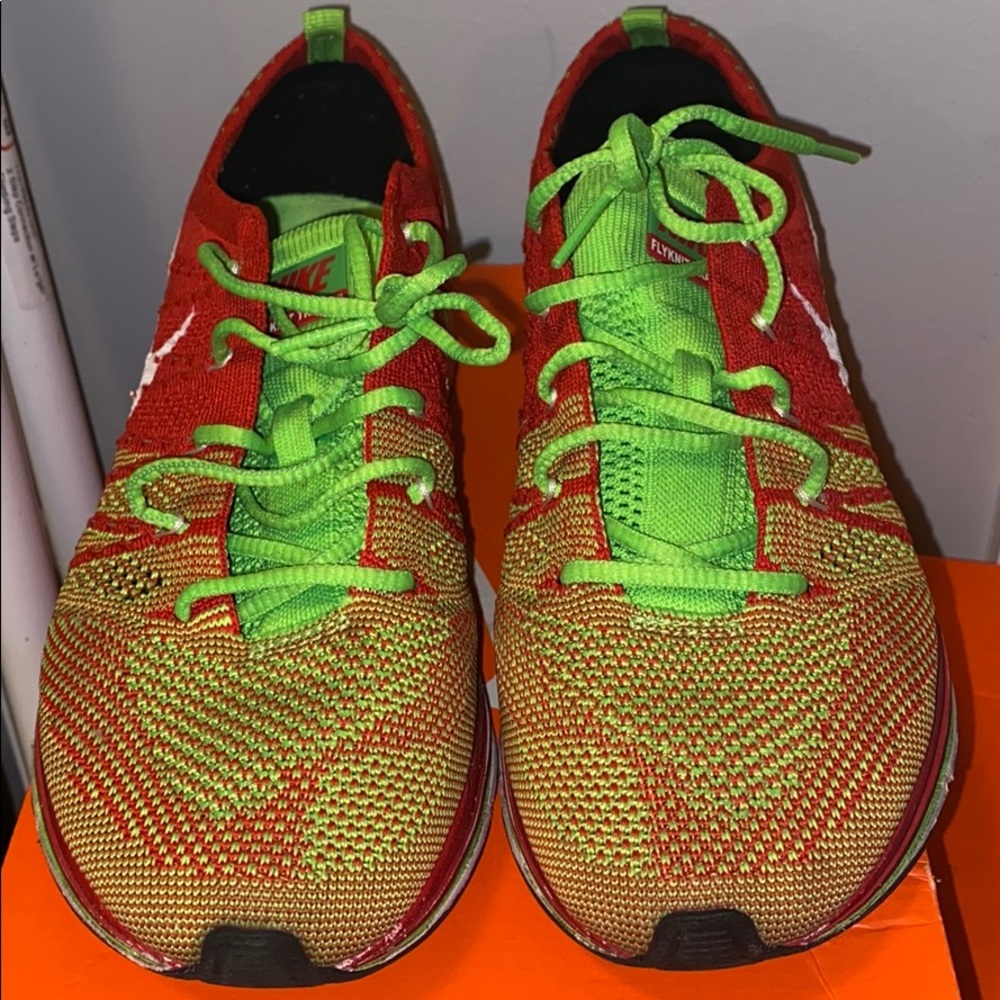 Nike fly knit trainer GS size 6